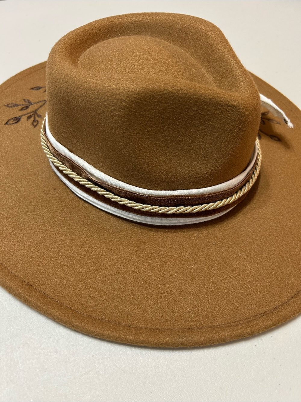 Rancher Hat Women’s Wide Brim Leaf Imprint Vegan Rope Suede Cotton Band NWOT - Picture 4 of 9